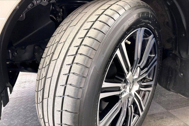 Used 2019 Lexus LX 570 4WD w/ Luxury Package image 34