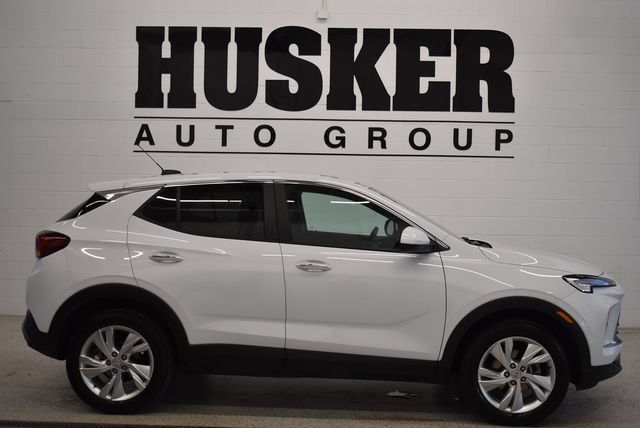 Used 2025 Buick Encore GX Preferred AWD/4WD image 2