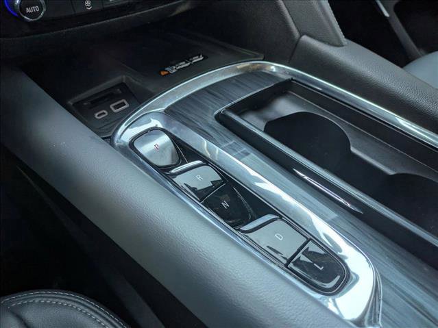 Used 2023 Buick Enclave Essence image 12