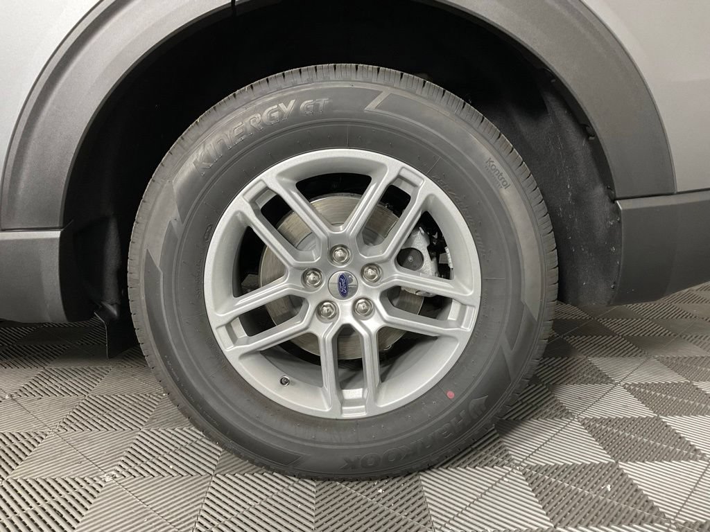 New 2026 Ford Explorer Active RWD image 10