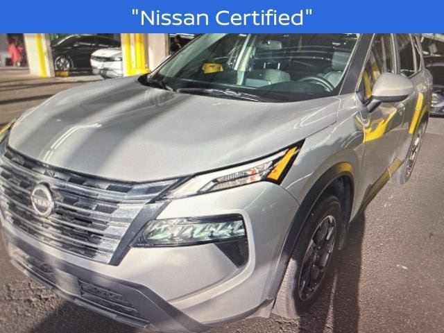 Certified 2025 Nissan Rogue SV FWD image 2