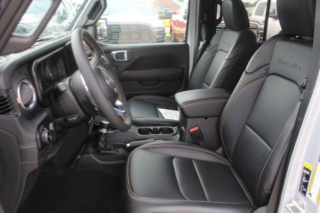 Used 2024 Jeep Wrangler Unlimited Sahara w/ Technology Group AWD/4WD image 12