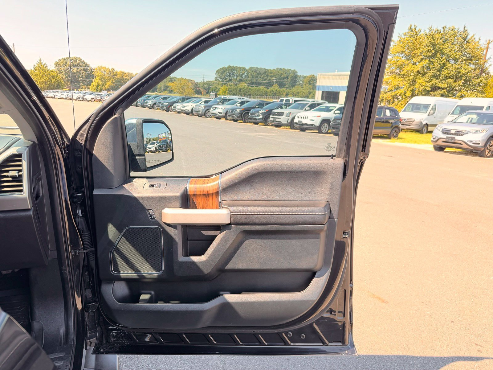 Used 2019 Ford F150 Lariat AWD/4WD image 25