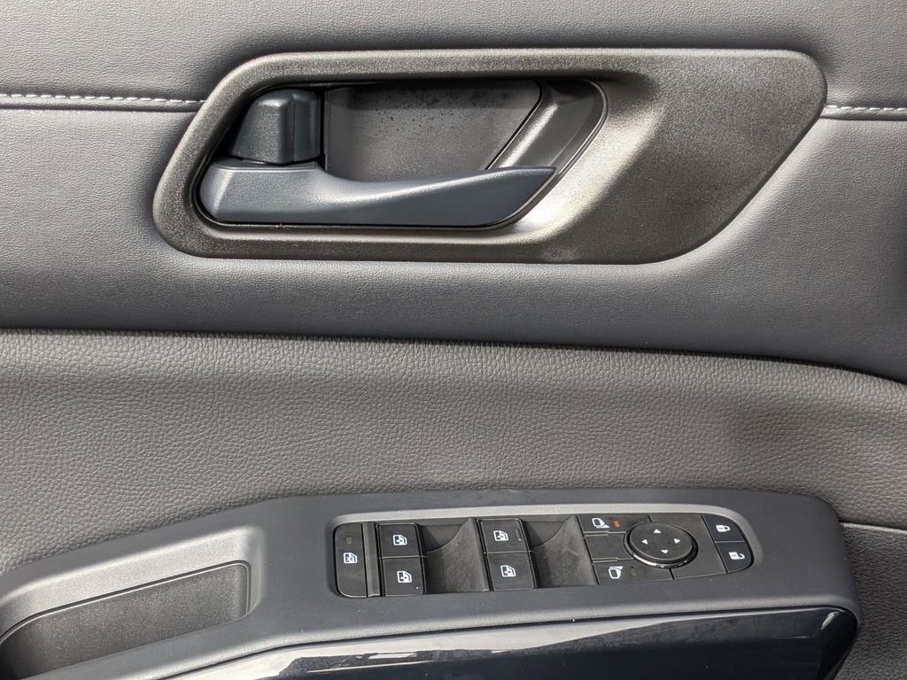 New 2025 Nissan Pathfinder SV image 12