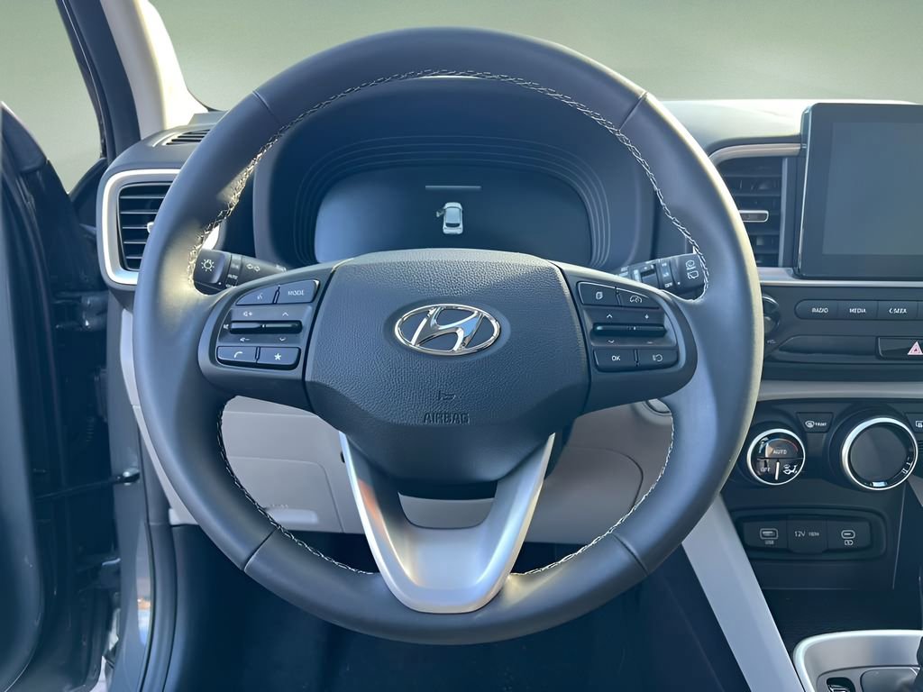 Used 2025 Hyundai Venue SEL FWD image 16