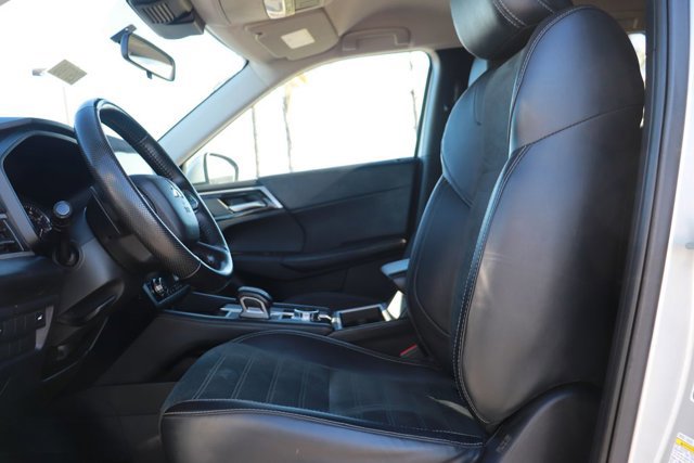 Used 2024 Mitsubishi Outlander SE image 12