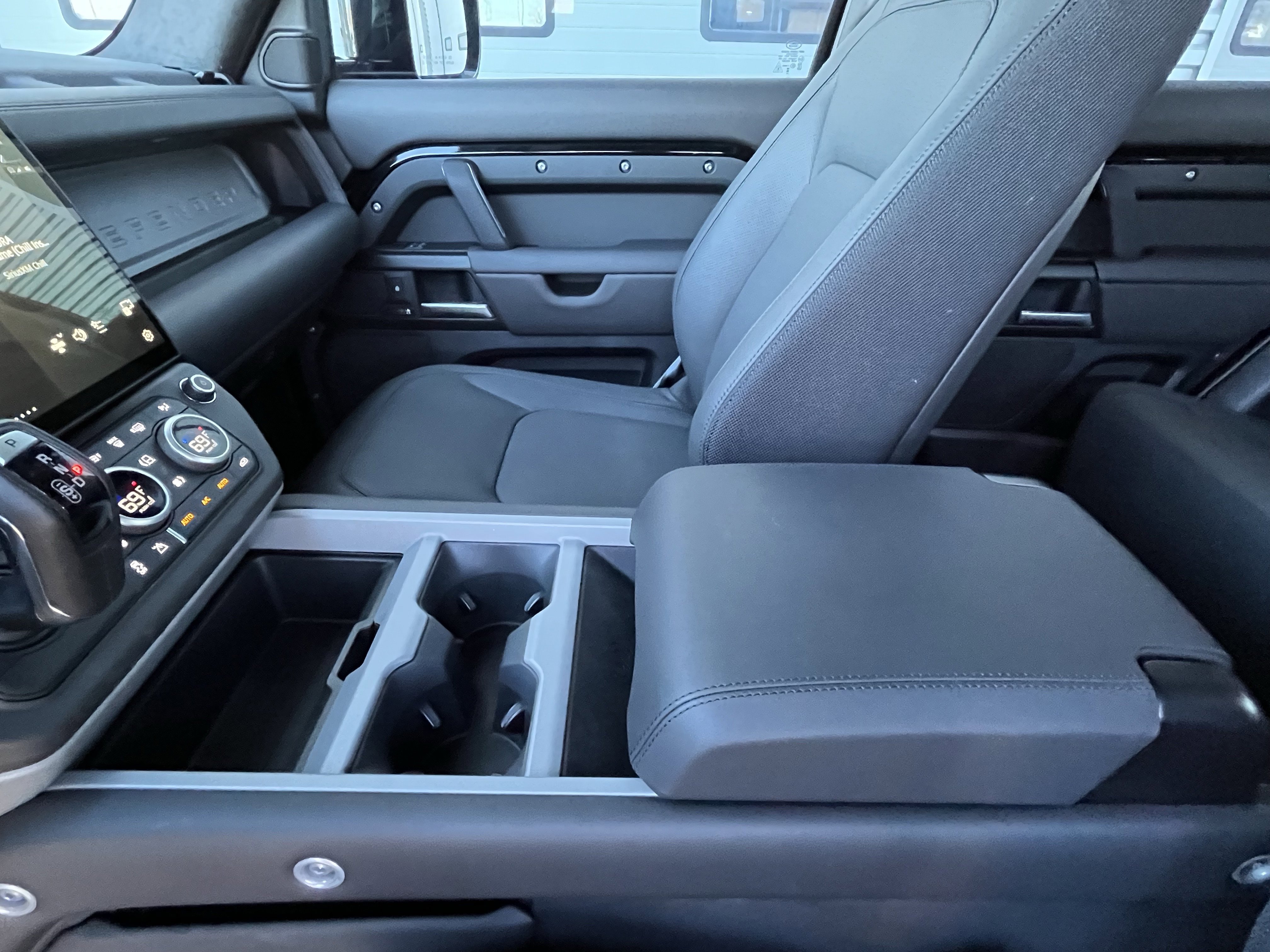 Certified 2026 Land Rover Defender 110 V8 image 25