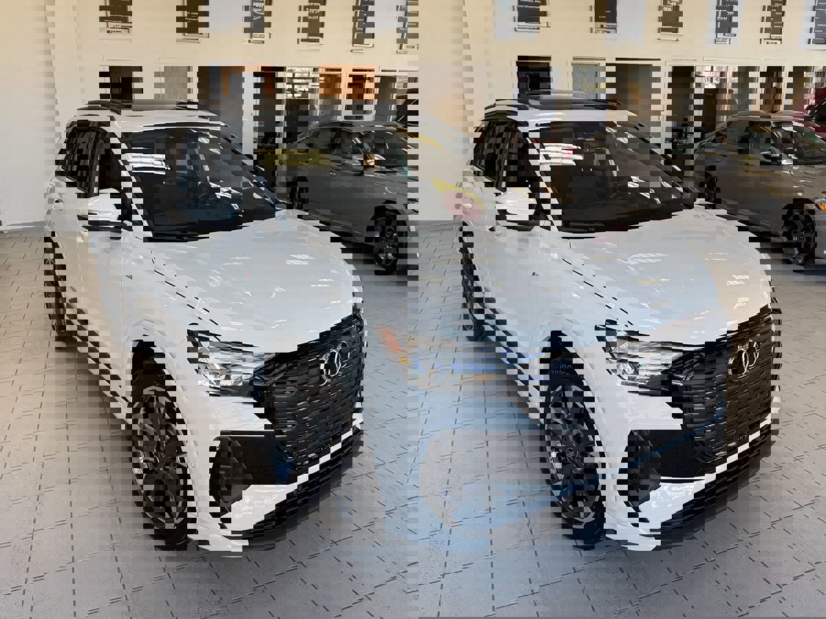 Used 2024 Audi Q4 e-tron Premium Plus w/ Premium Plus image 60