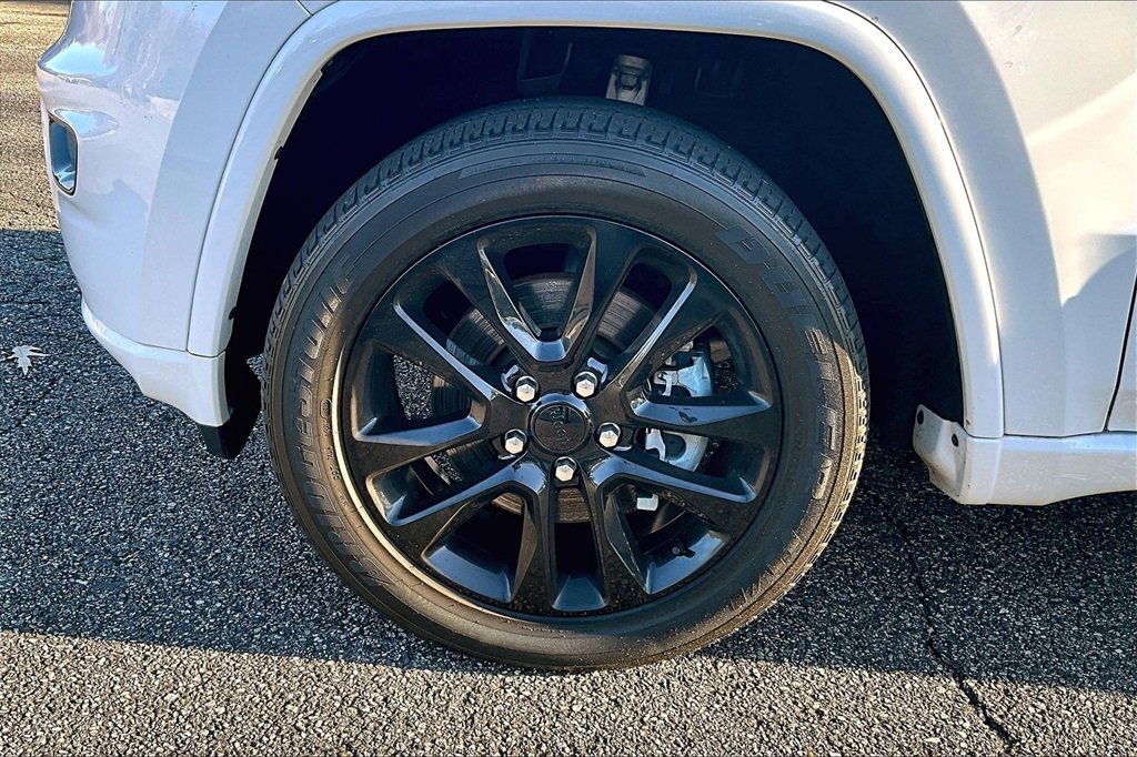 Used 2021 Jeep Grand Cherokee Laredo X image 28