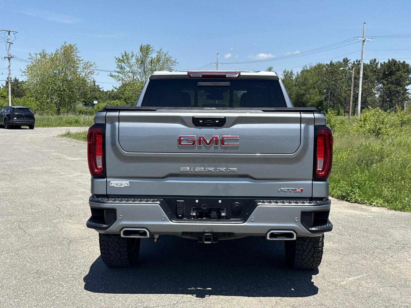 Used 2024 GMC Sierra 1500 AT4 w/ AT4 Premium Package AWD/4WD image 8