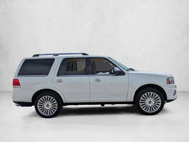 Used 2017 Lincoln Navigator Reserve image 4