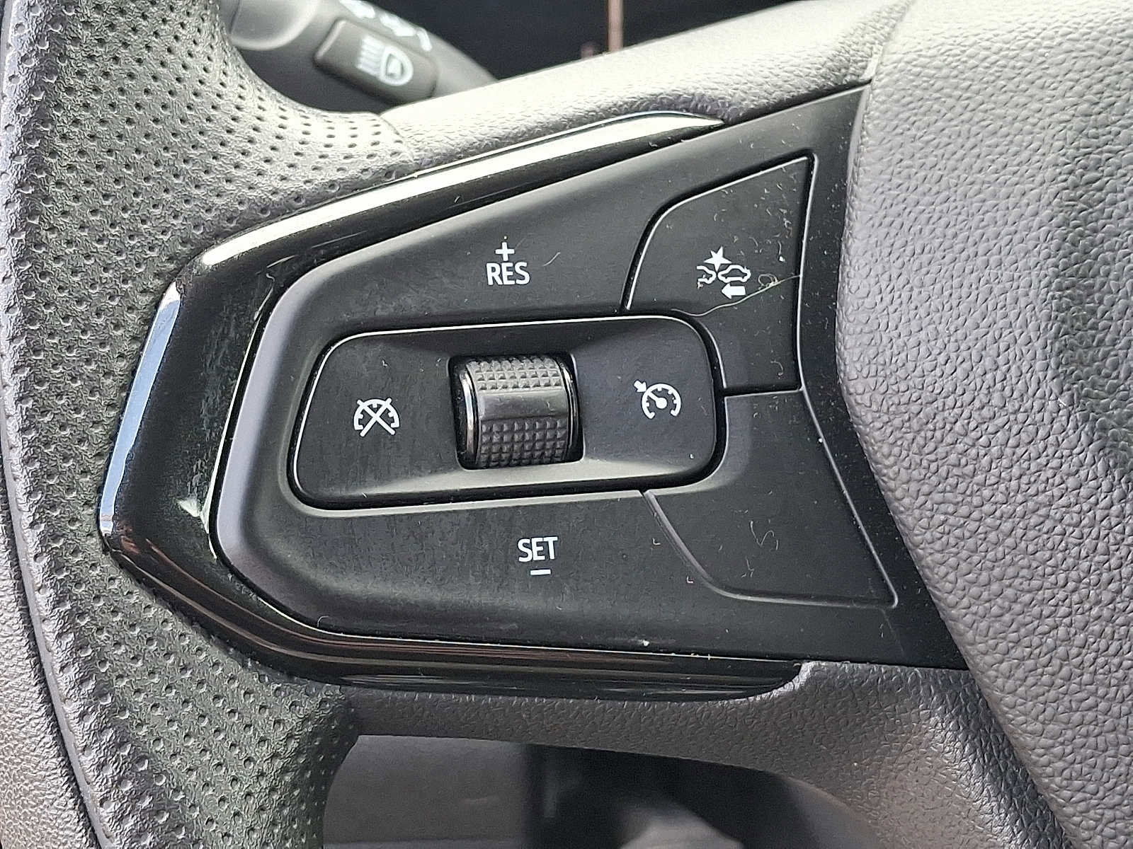 Used 2024 Chevrolet Trax LT FWD image 21