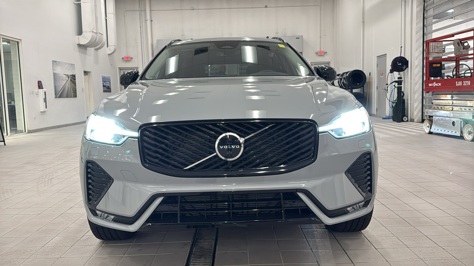 New 2027 Volvo XC60 B5 Plus AWD/4WD image 10
