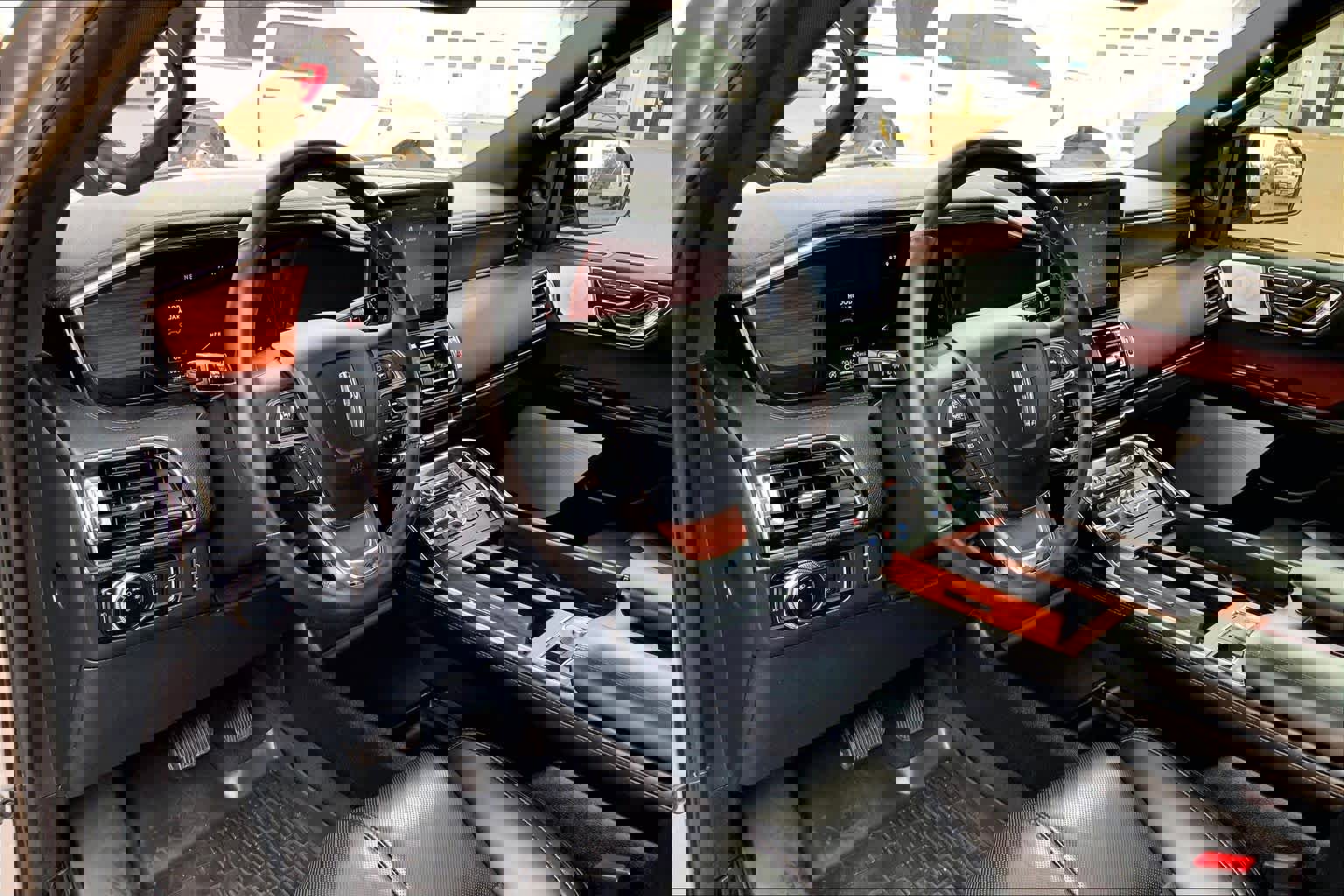 Used 2020 Lincoln Navigator Reserve w/ Luxury Package image 17