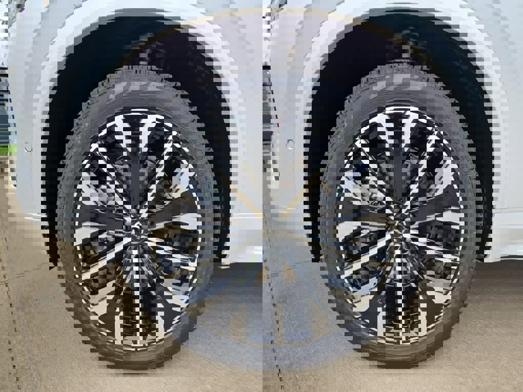 New 2025 Volvo XC90 B6 Plus w/ Protection Package Premier image 4
