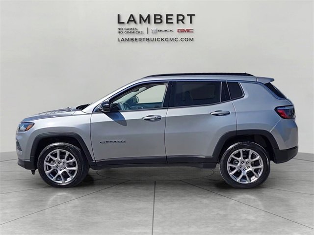 Used 2022 Jeep Compass Latitude image 2