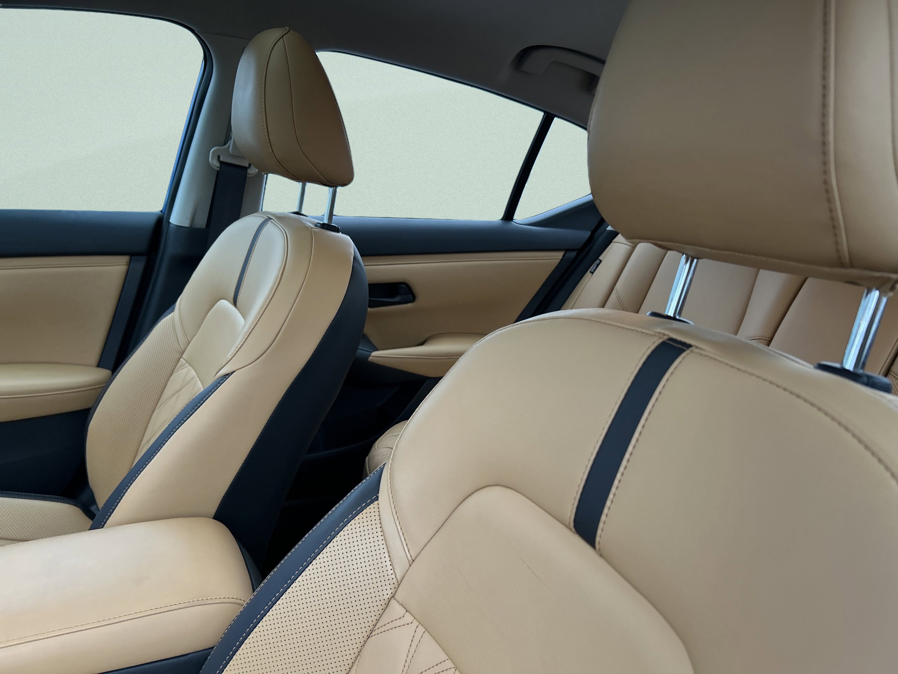 Used 2025 Nissan Sentra SV w/ SV Premium Package image 9