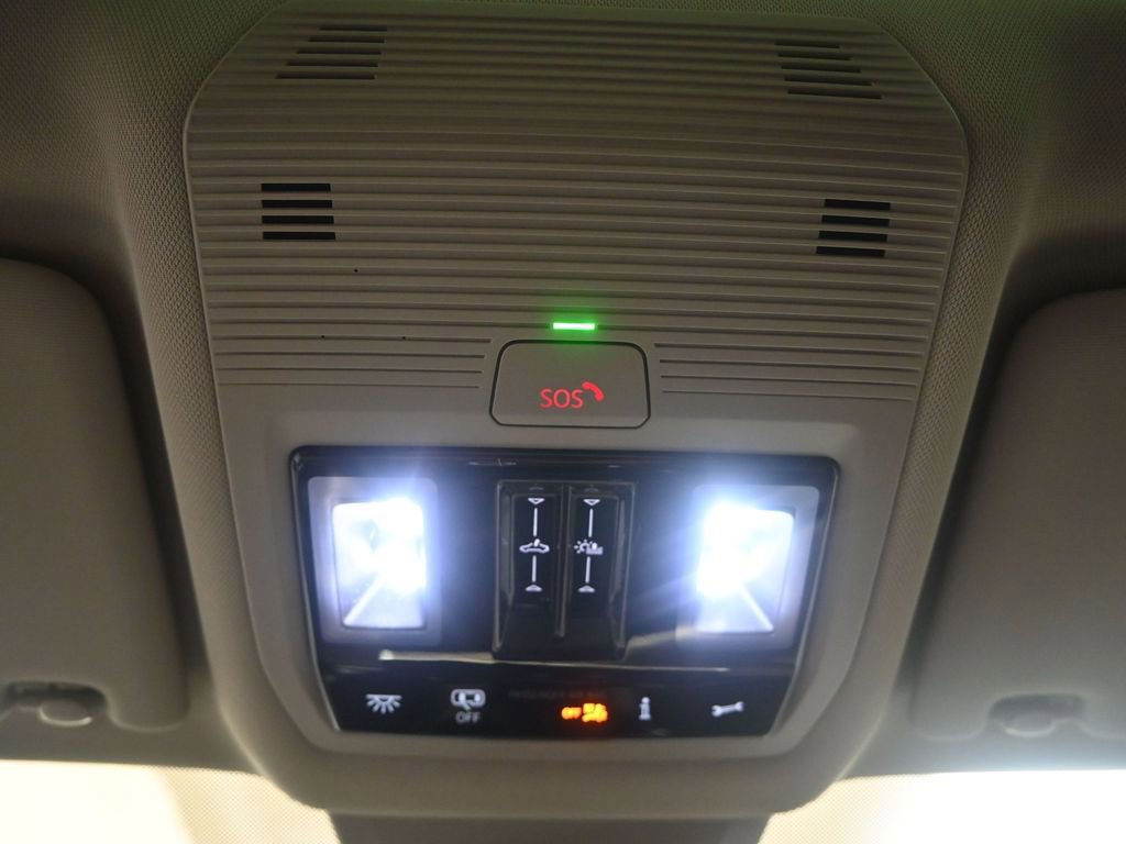 Used 2025 Volkswagen Atlas SEL Premium R-Line image 38