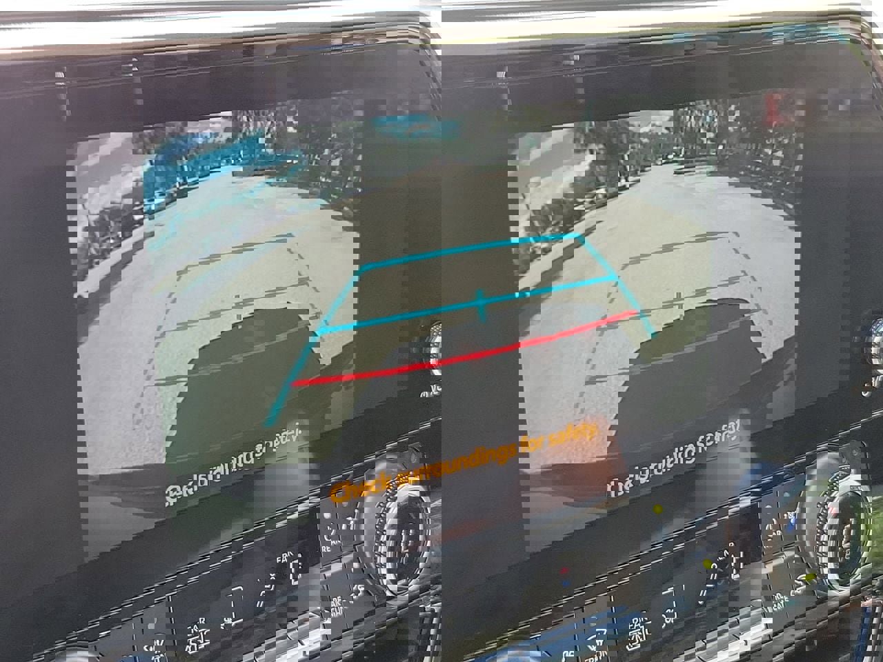 Used 2023 Toyota Highlander XLE FWD image 26