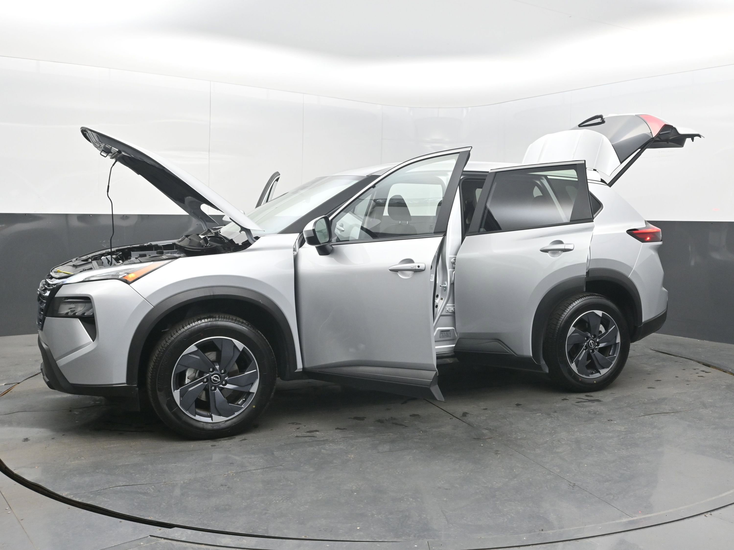 Used 2025 Nissan Rogue SV image 42