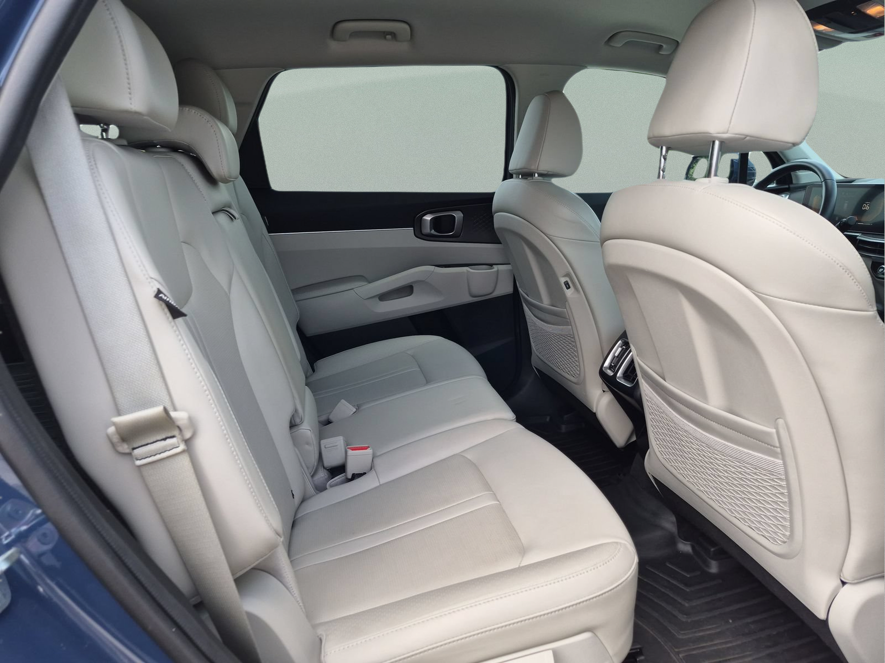 Certified 2025 Kia Sorento S FWD image 19