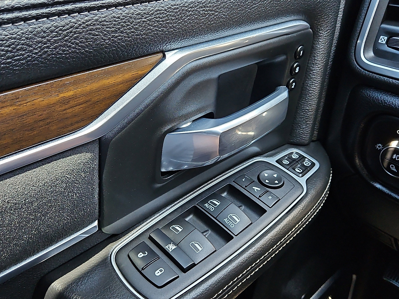 Used 2024 RAM 2500 Laramie image 12