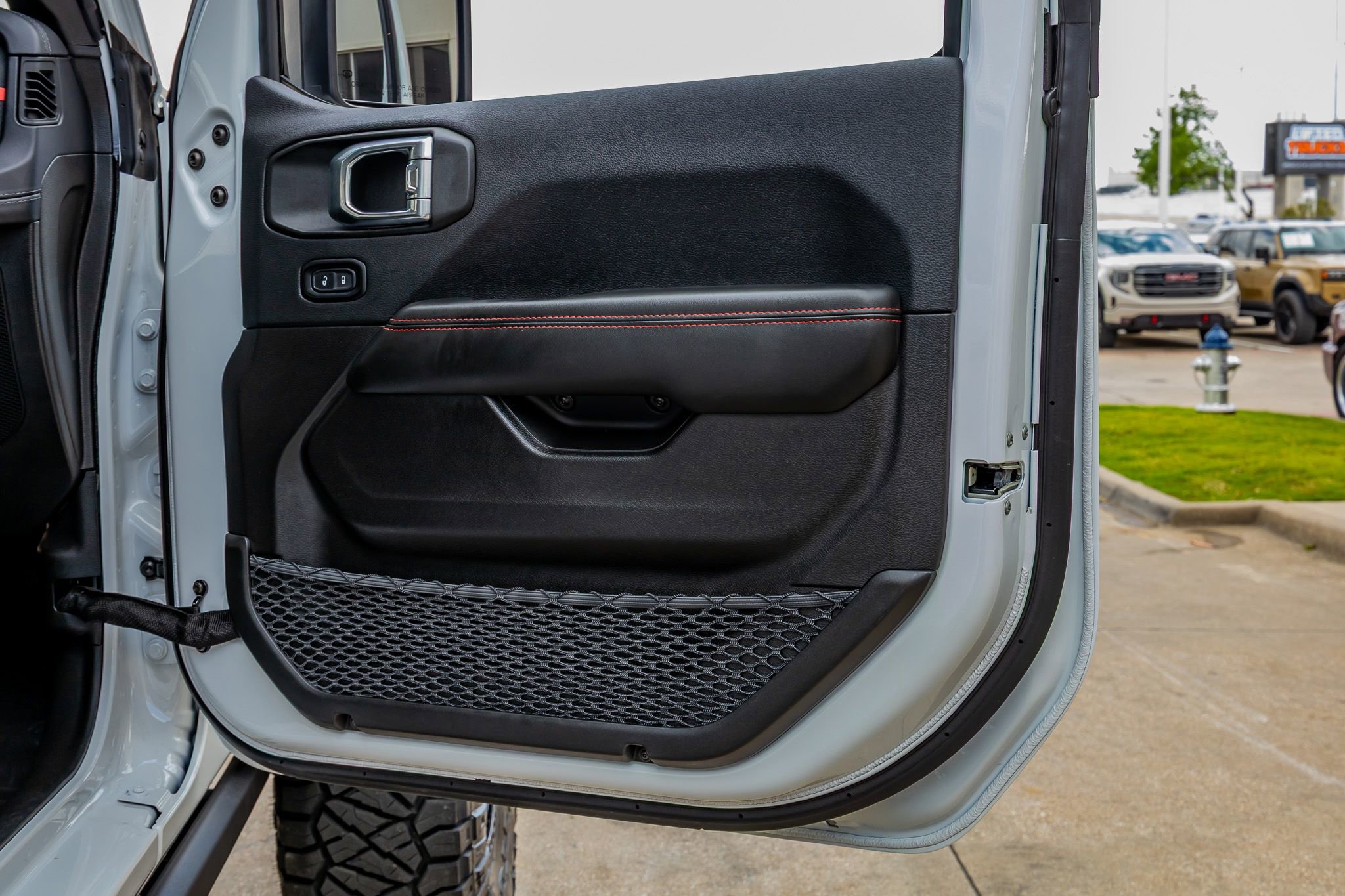 Used 2025 Jeep Wrangler Unlimited Rubicon image 36