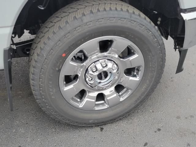 New 2026 Ford F350 4x4 Crew Cab Super Duty image 13