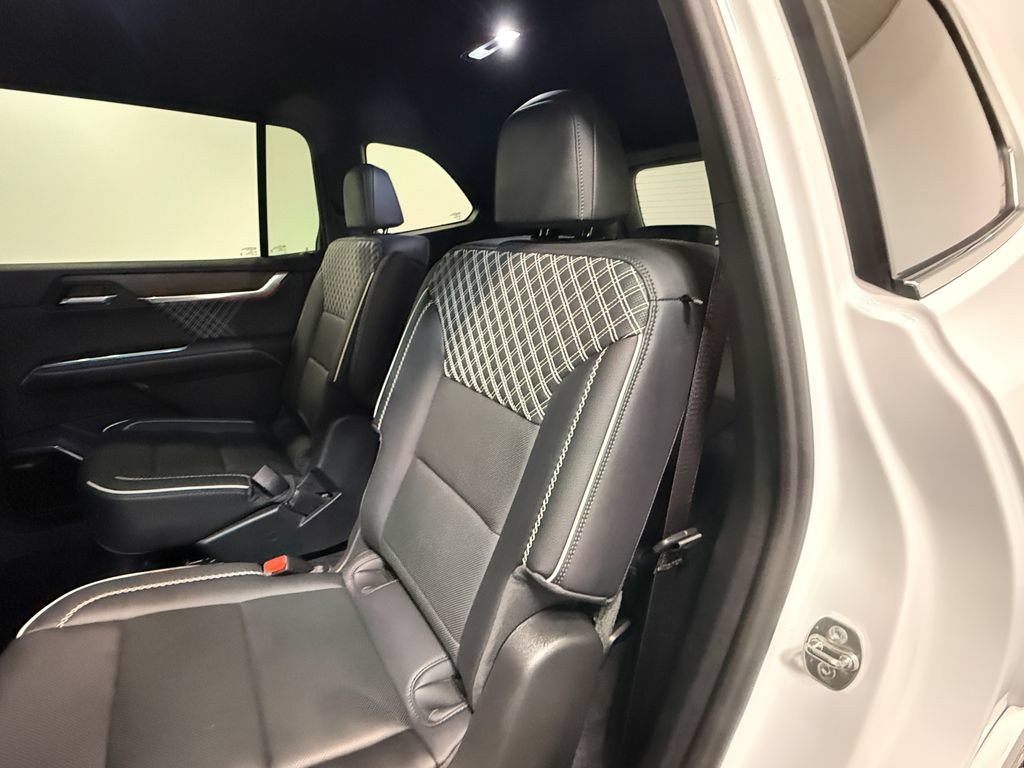 Used 2024 GMC Acadia Denali w/ LPO, Floor Liner Package FWD image 48