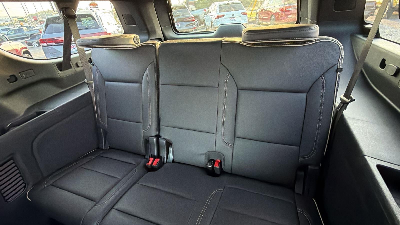 Used 2025 Chevrolet Suburban Premier AWD/4WD image 24