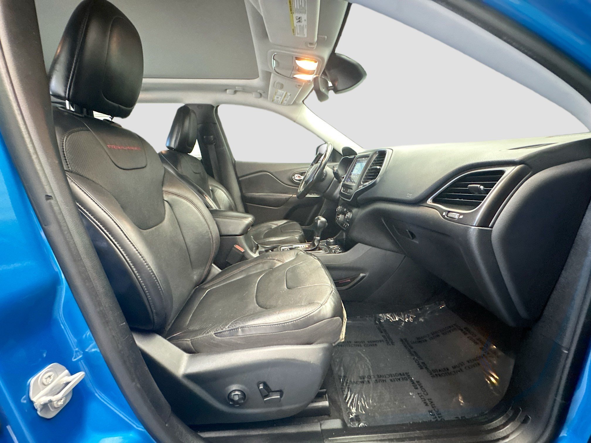 Used 2020 Jeep Cherokee Trailhawk AWD/4WD image 19
