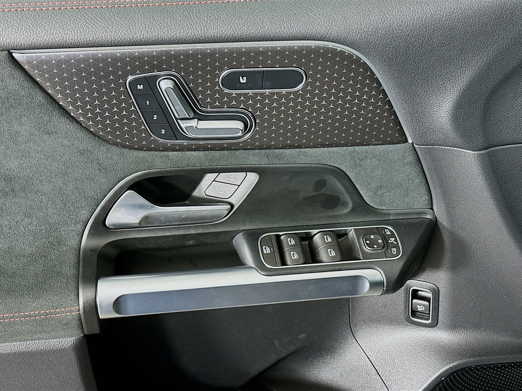 Used 2024 Mercedes-Benz EQB 250+ EQB 250+ image 15