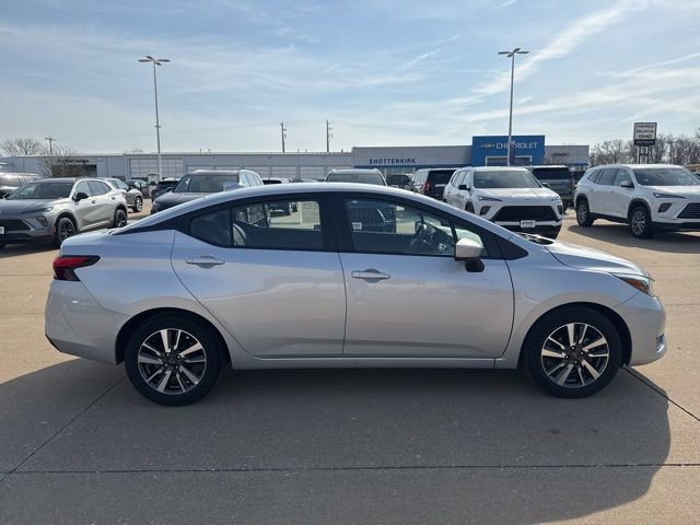 Used 2025 Nissan Versa SV image 2