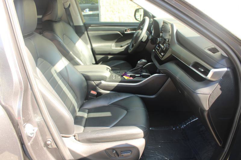 Used 2021 Toyota Highlander XLE FWD image 10