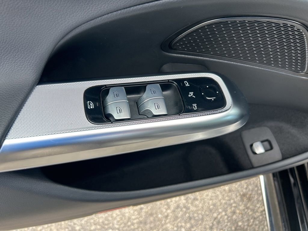 Used 2025 Mercedes-Benz E 350 Sedan image 25