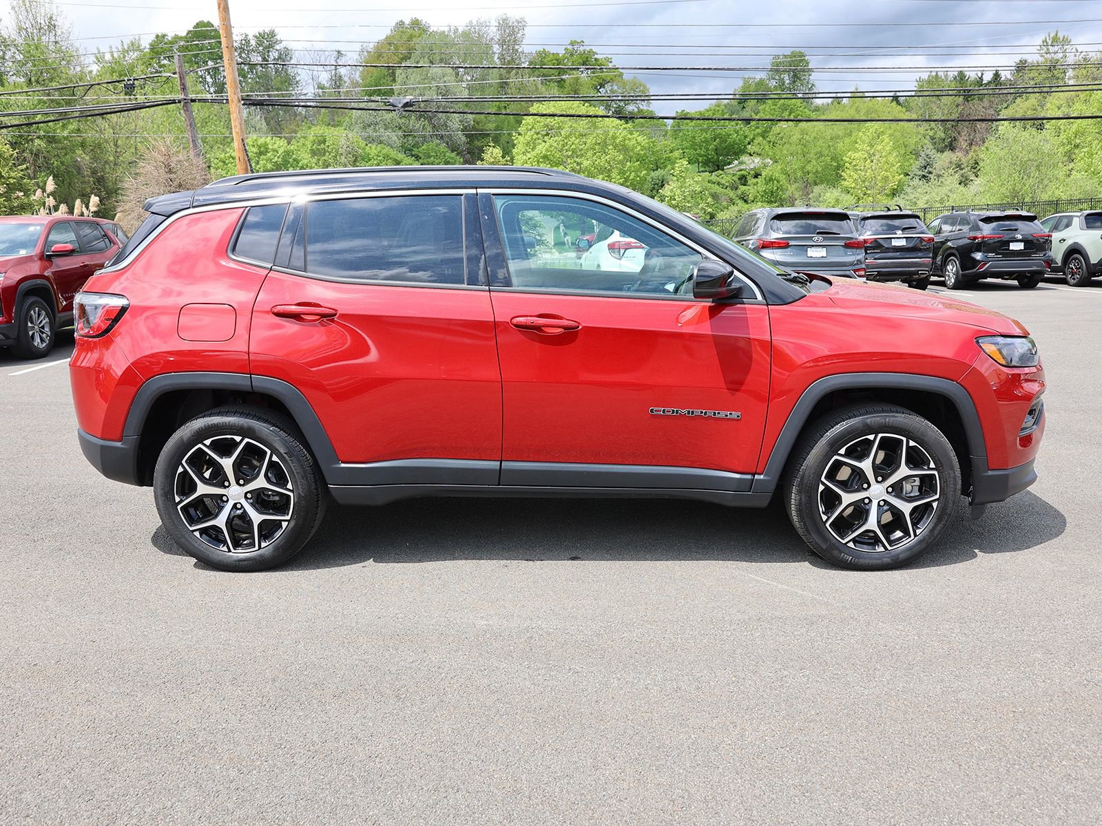 Used 2024 Jeep Compass Limited w/ Sun and Sound Group AWD/4WD image 8