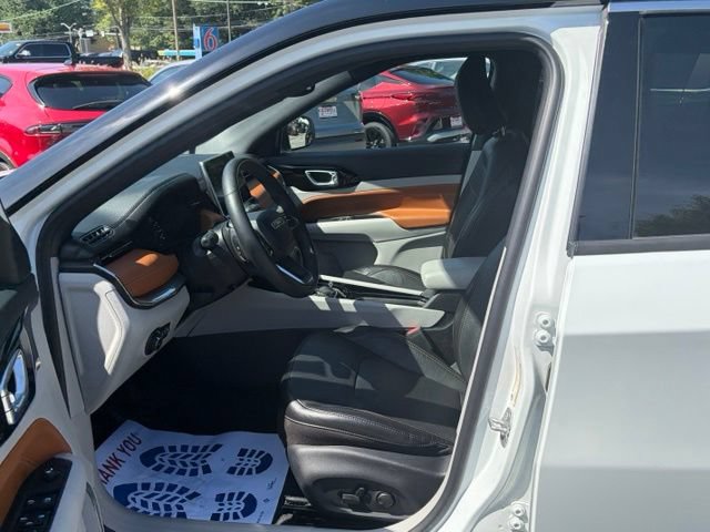 Used 2023 Jeep Compass Limited AWD/4WD image 13