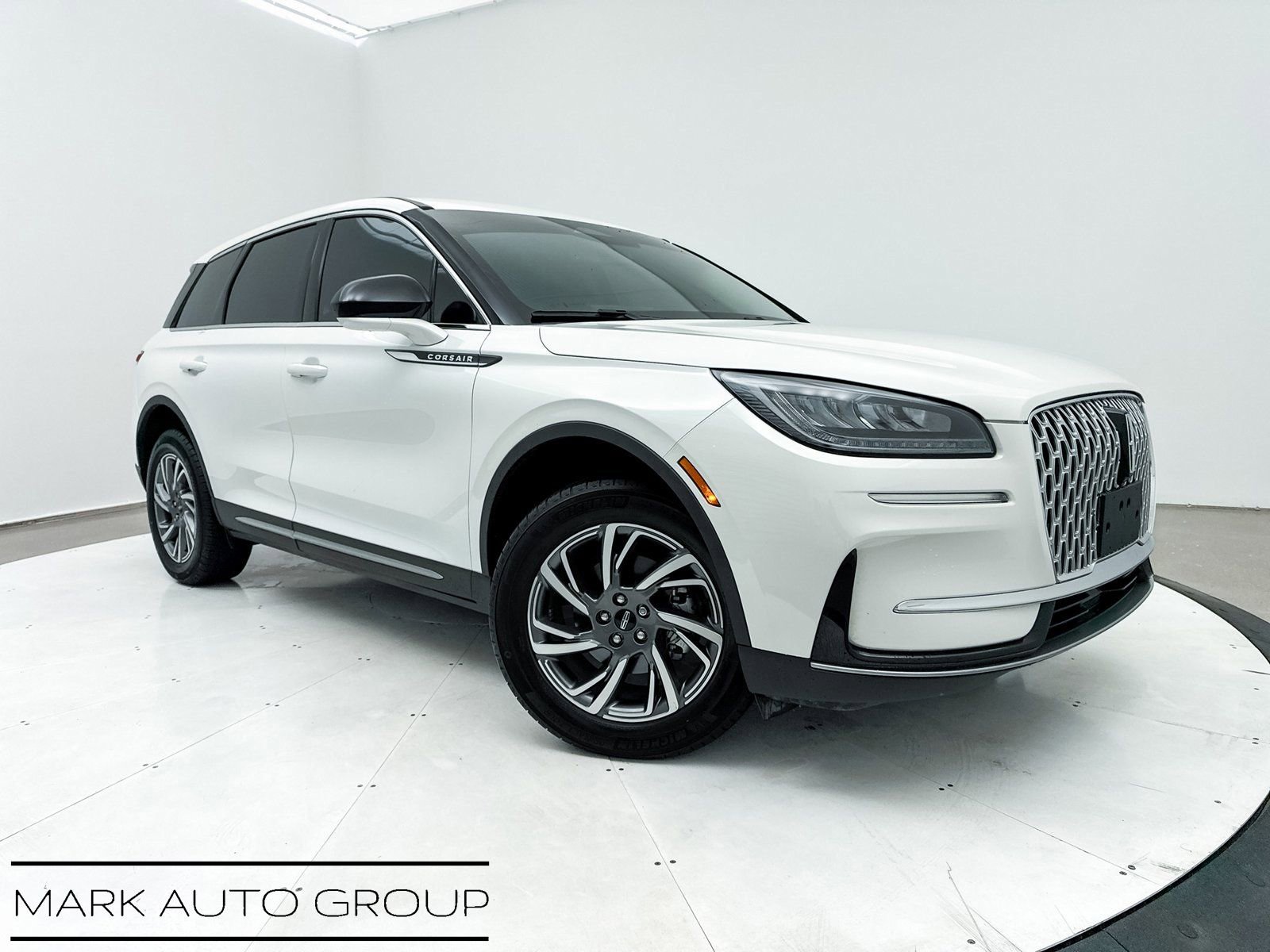 Used 2024 Lincoln Corsair FWD image 1