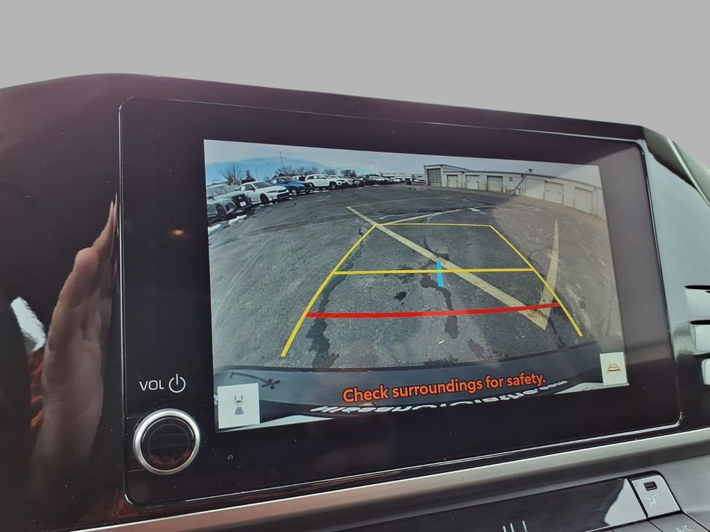 Used 2025 Toyota Camry LE image 7