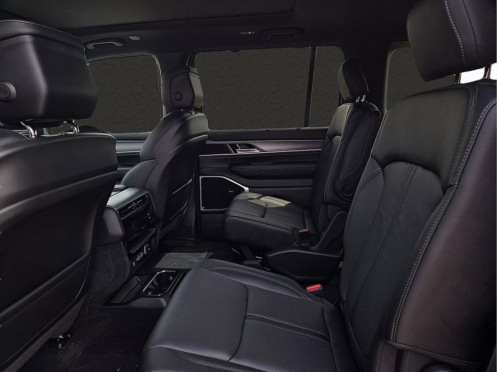 New 2026 Jeep Grand Wagoneer L Limited AWD/4WD image 10