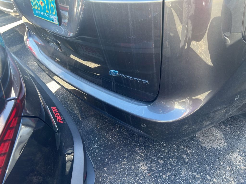 Used 2021 Chrysler Pacifica Limited w/ Uconnect Theater Family Group image 7