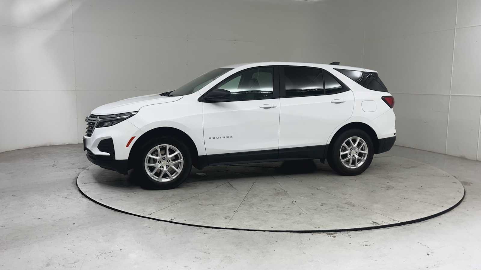 Used 2024 Chevrolet Equinox LS w/ LS Convenience Package AWD/4WD image 5