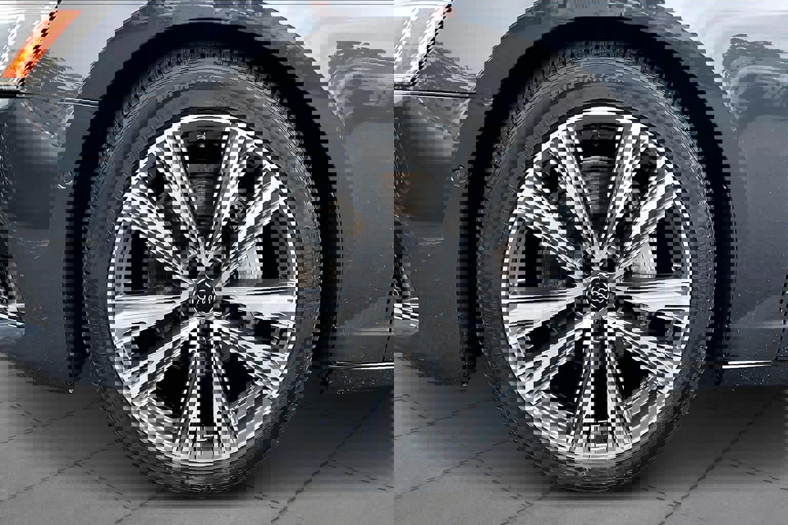 Used 2024 Audi A6 Premium image 11