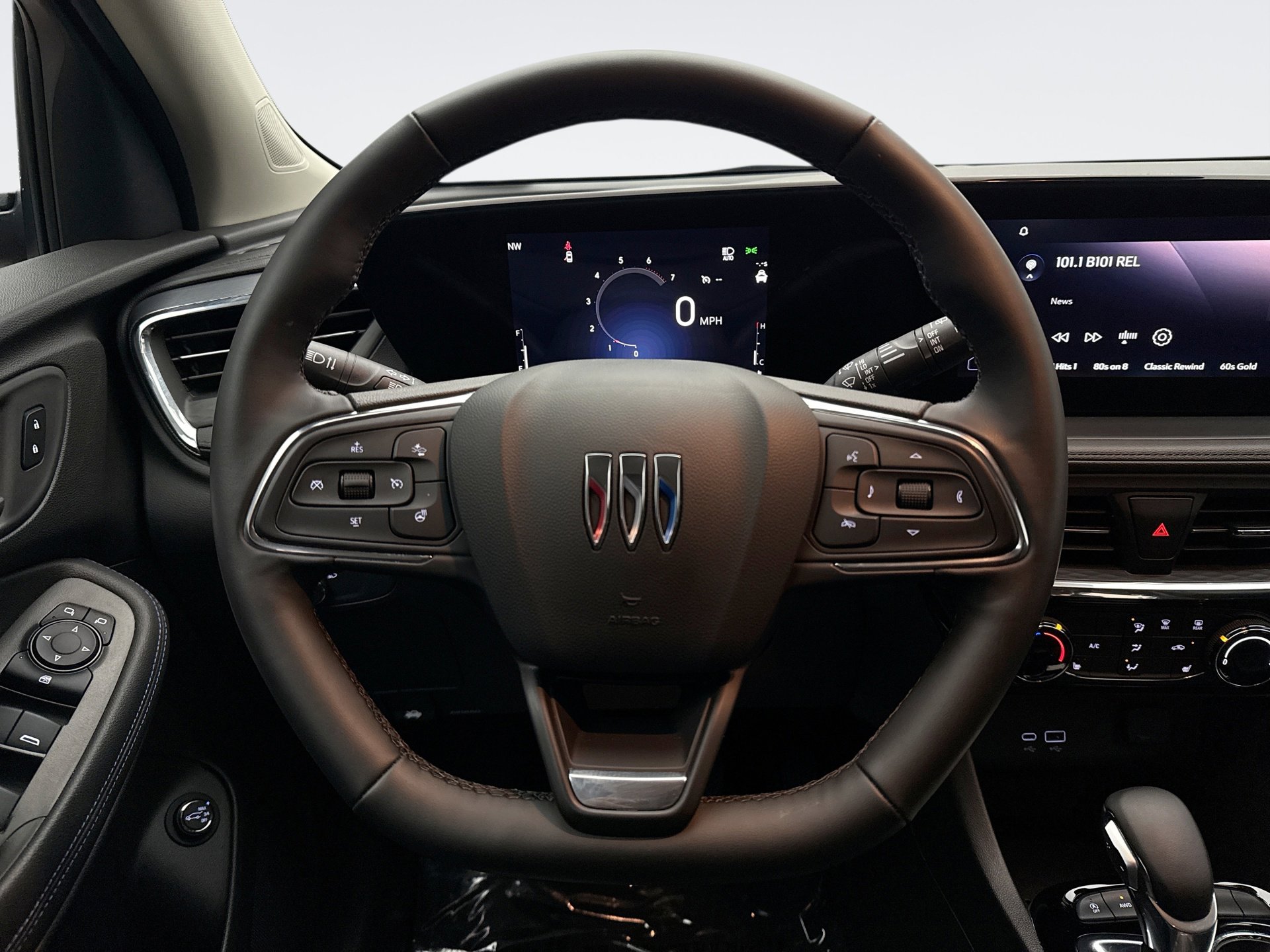 Used 2025 Buick Encore GX Sport Touring w/ Comfort Package image 12