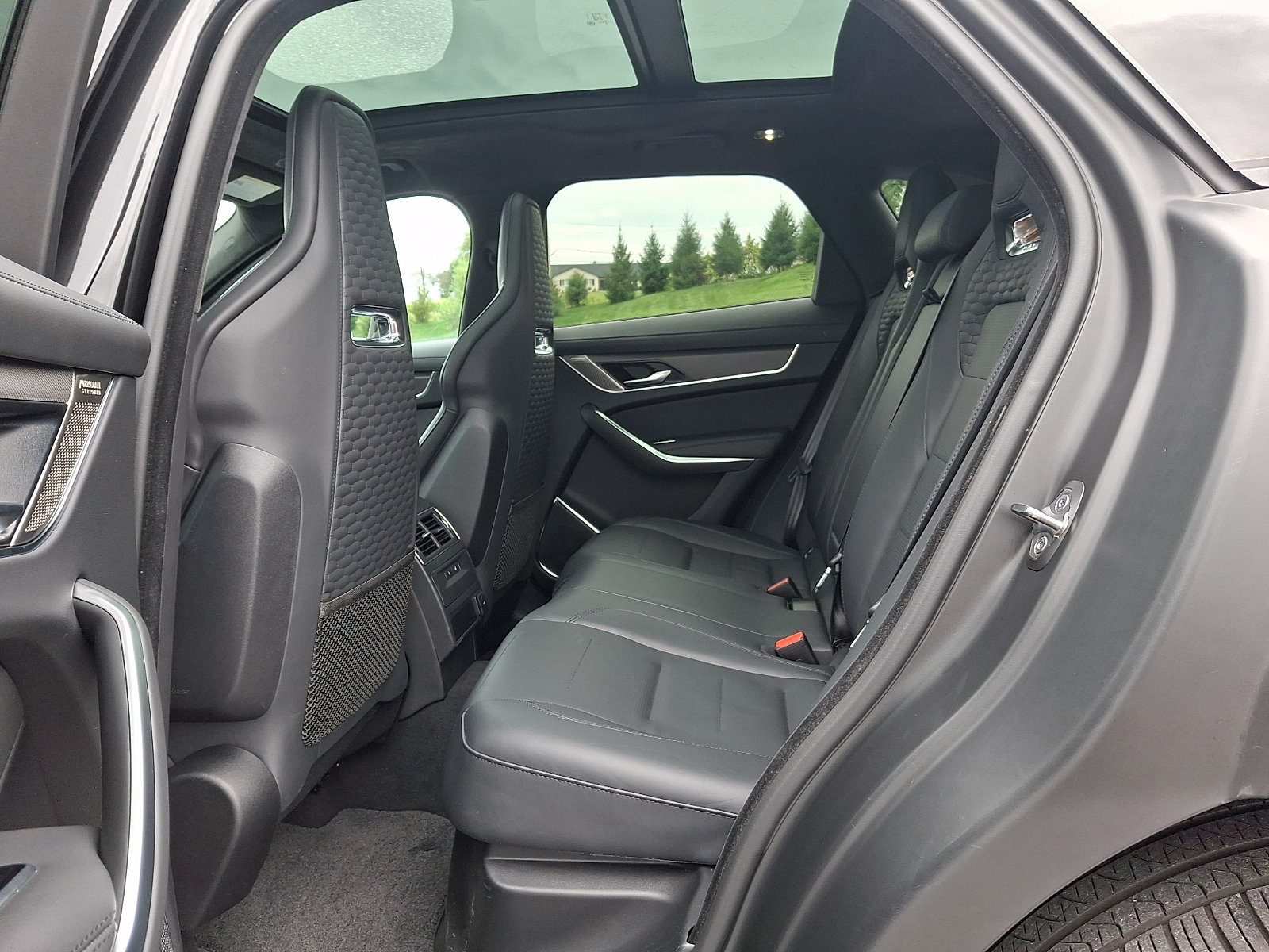 Used 2022 Jaguar F-PACE SVR AWD/4WD image 9