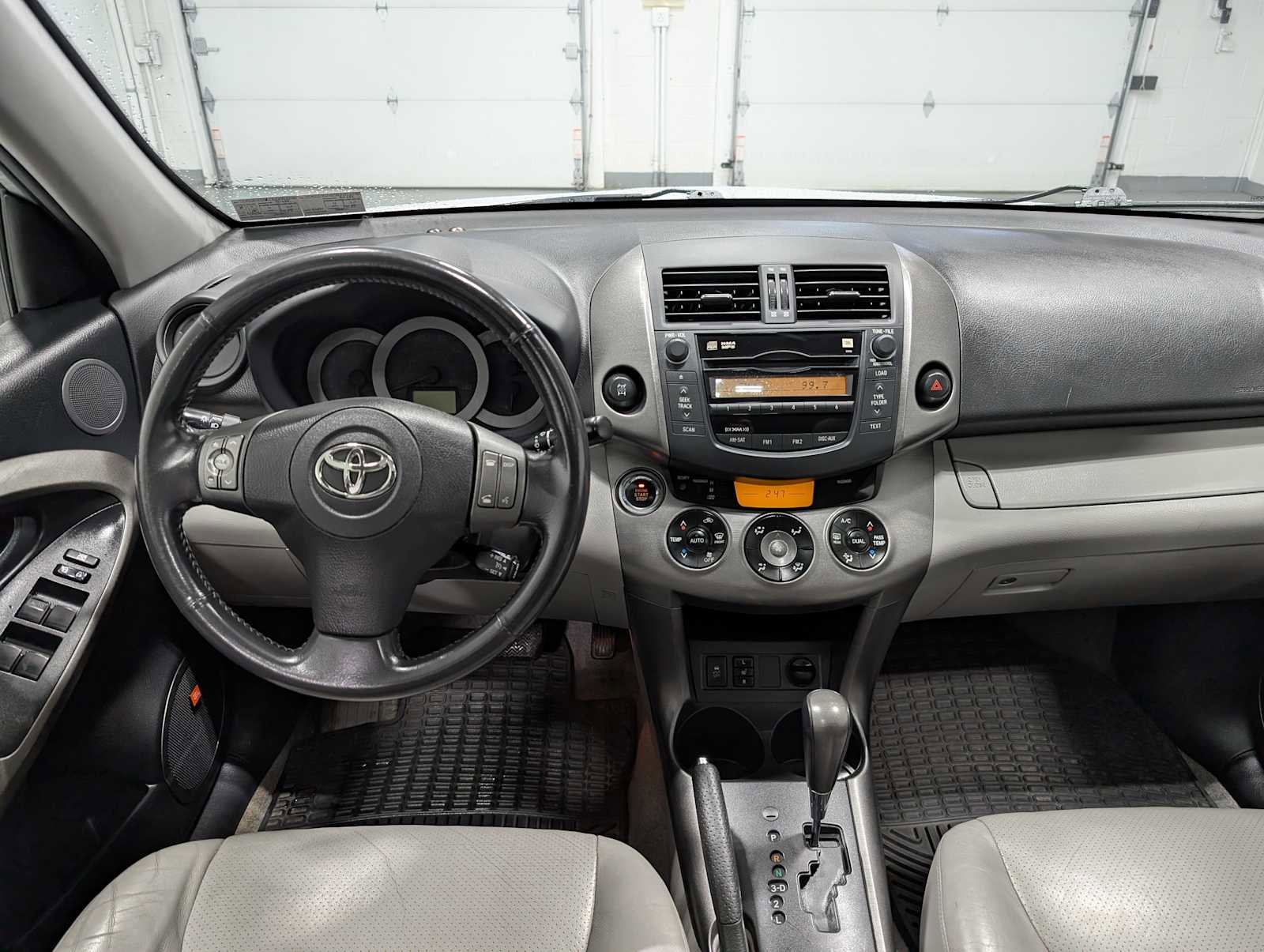 Used 2011 Toyota RAV4 Limited w/ Limited Extra Value Pkg AWD/4WD image 17