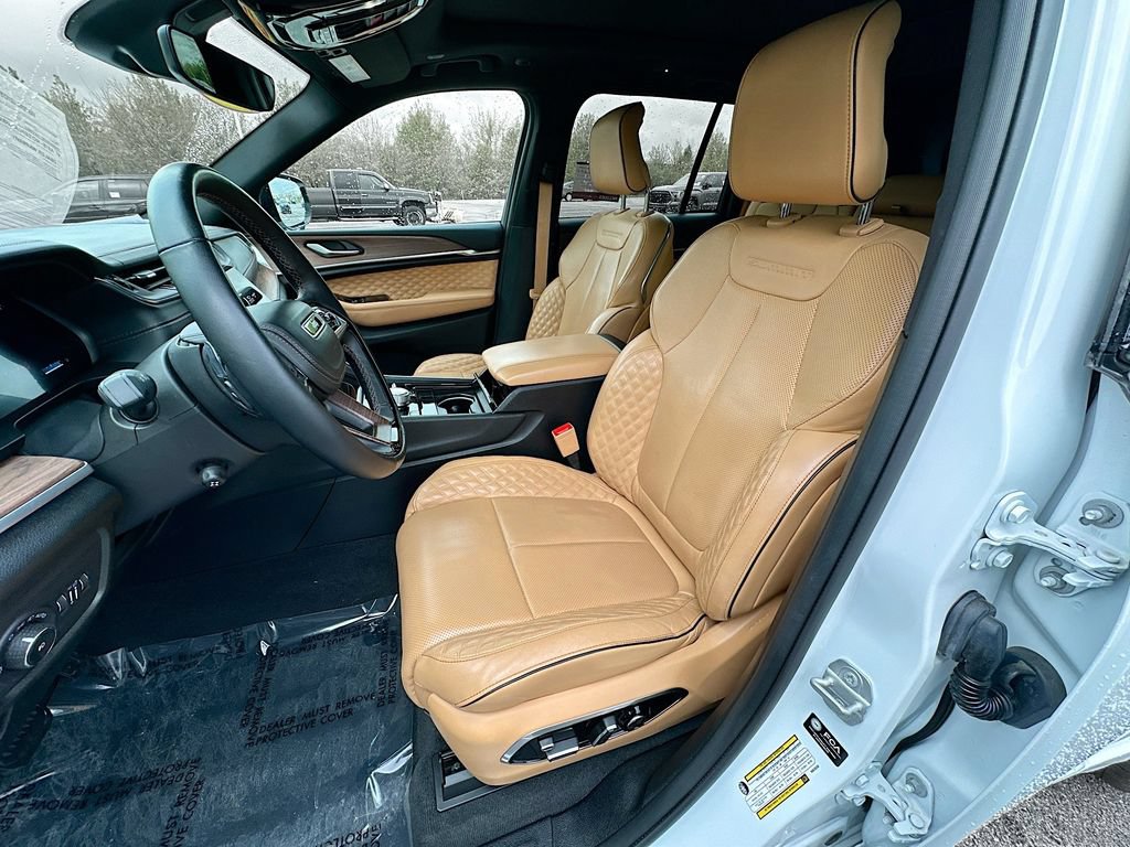 Used 2022 Jeep Grand Cherokee Summit AWD/4WD image 28