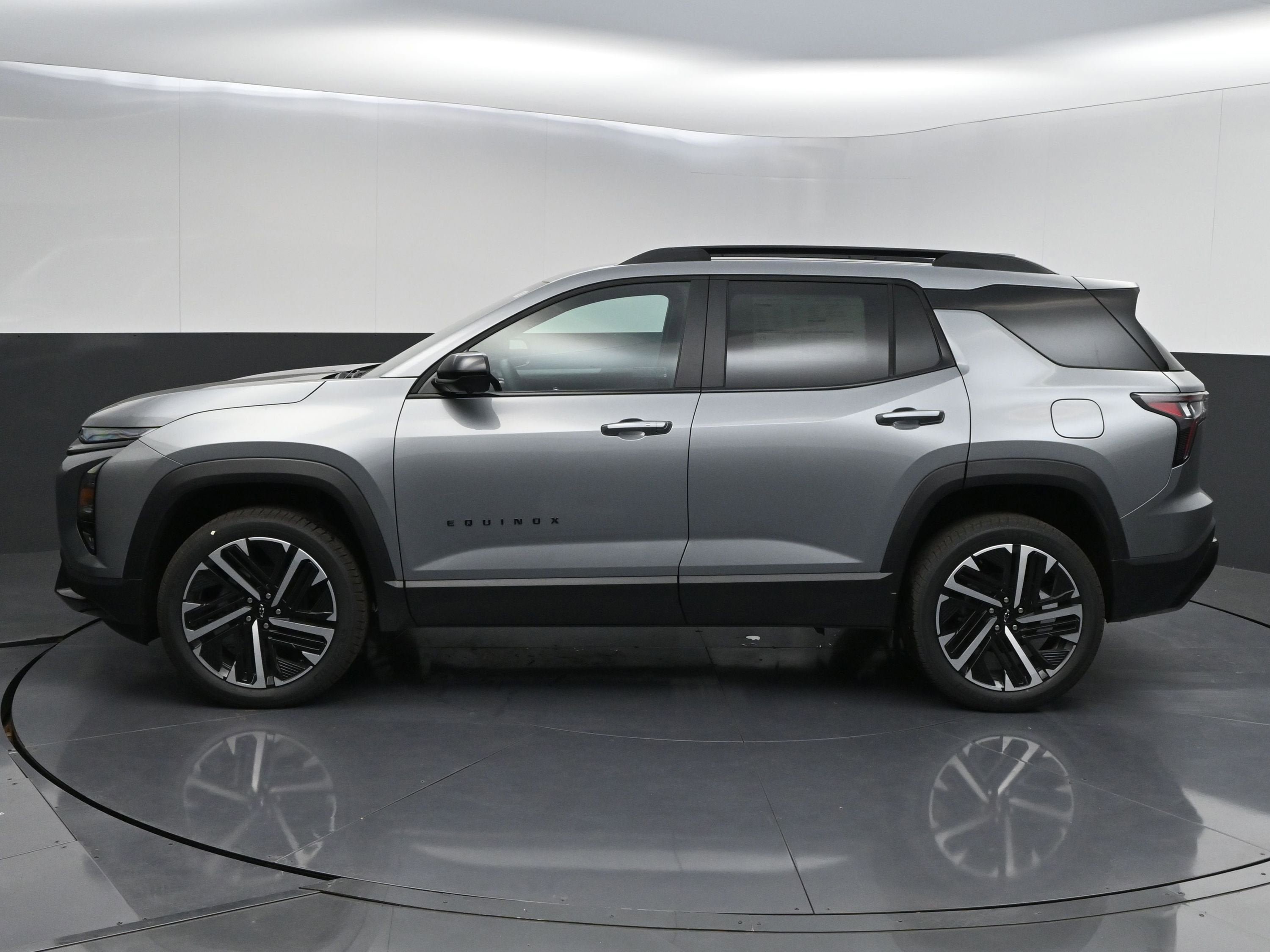 New 2026 Chevrolet Equinox RS w/ Safety and Technology Package AWD/4WD image 4