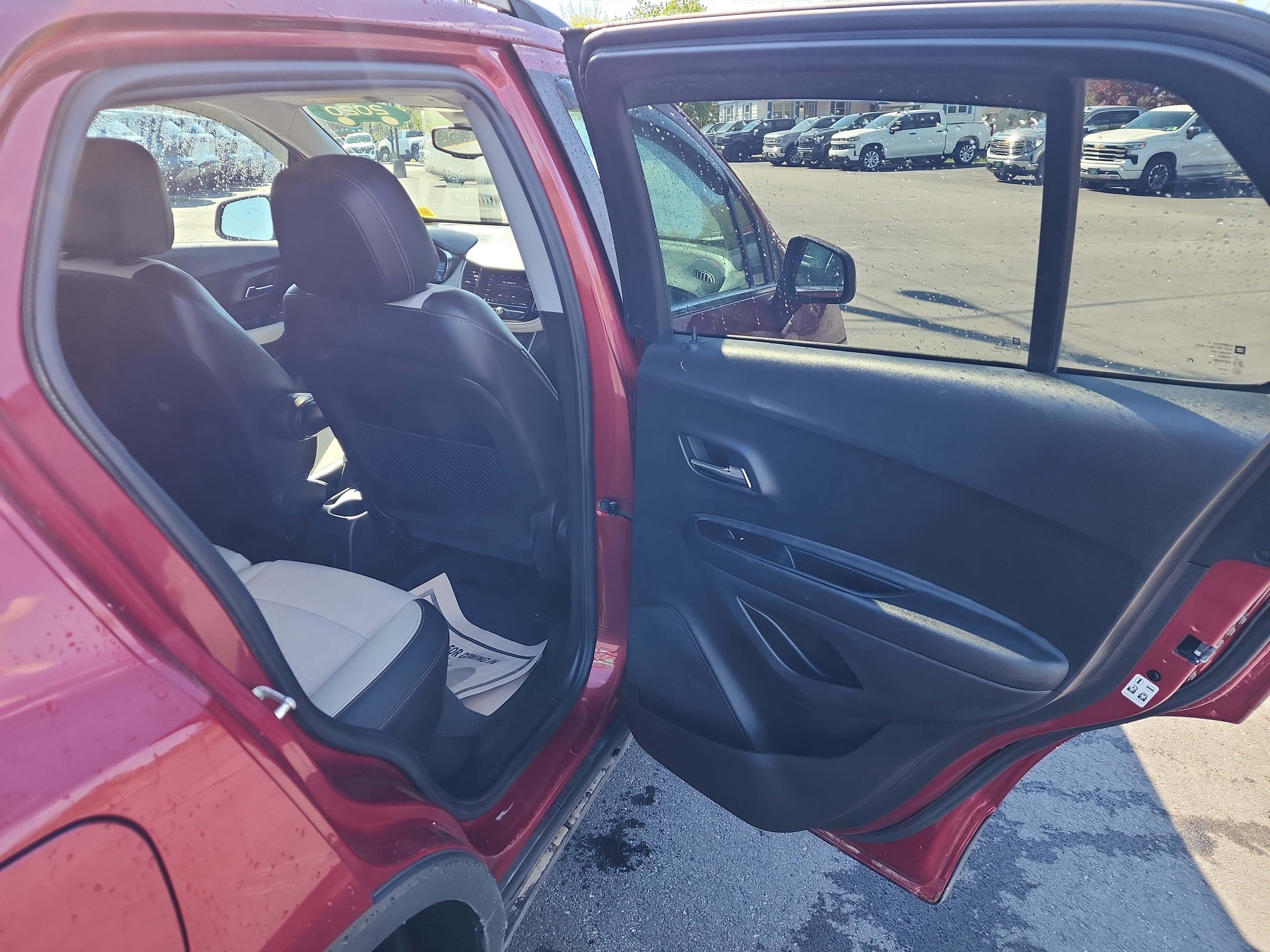 Used 2020 Chevrolet Trax LT w/ LT Convenience Package AWD/4WD image 28