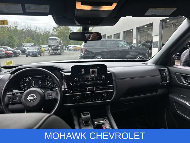 Used 2025 Nissan Pathfinder Rock Creek AWD/4WD image 19